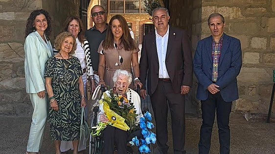 El barrio de Rectivia celebra el 105 cumpleaños de su vecina Aurelia Alonso