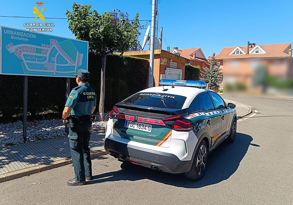 La Guardia Civil en la Urbanización Monteleón.