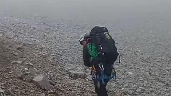 La Guardia Civil rescata a dos montañeros que se encontraban en dificultades en la cima del Pico Torrecerredo