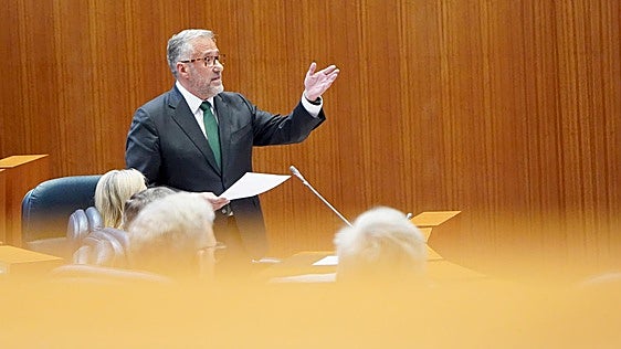 Pollán pide no confundir prioridad nacional y menores migrantes y el PSOE recuerda que «son niños vulnerables»