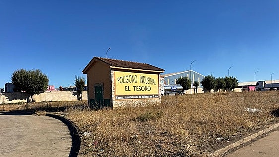 El PSOE denuncia el «abandono» y la «falta de limpieza» en el Polígono Industrial El Tesoro