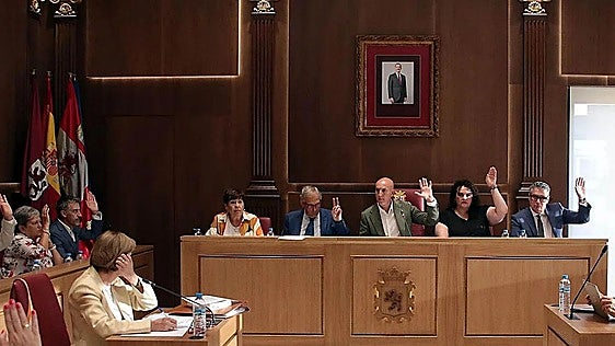 El Ayuntamiento de León encarga un informe para saber si se persona en la Audiencia Nacional por el pleito de Feve