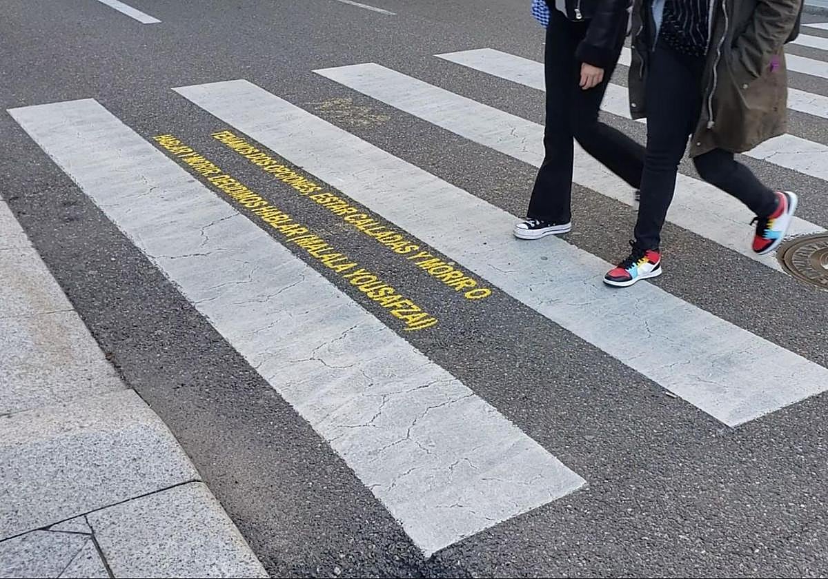 Imagen de archivode un paso de cebra en León.