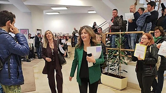 La rectora fía a conversaciones con Suárez-Quiñones la financiación para pagar al PTGAS