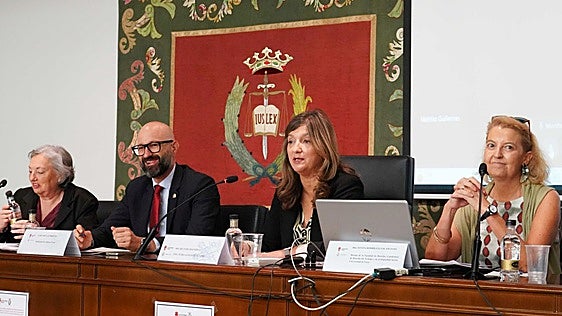 El Seminario sobre Relaciones Jurídicas Internacionales reúne a 220 personas en León