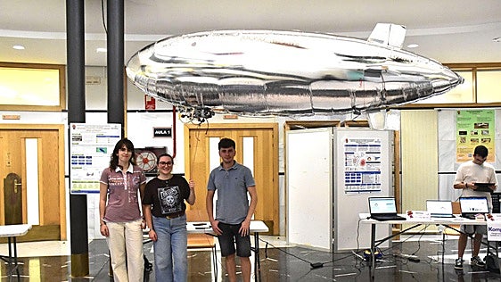 Un enchufe solar y una herramienta para detectar patrones de fraude bancario, ganadores del Concurso de Prototipos de la Escuela de Ingenierías