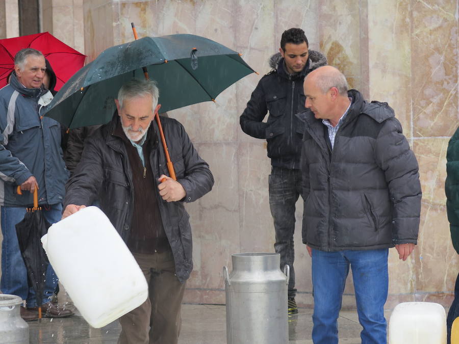 La leche vuelve a derramarse ante la Junta