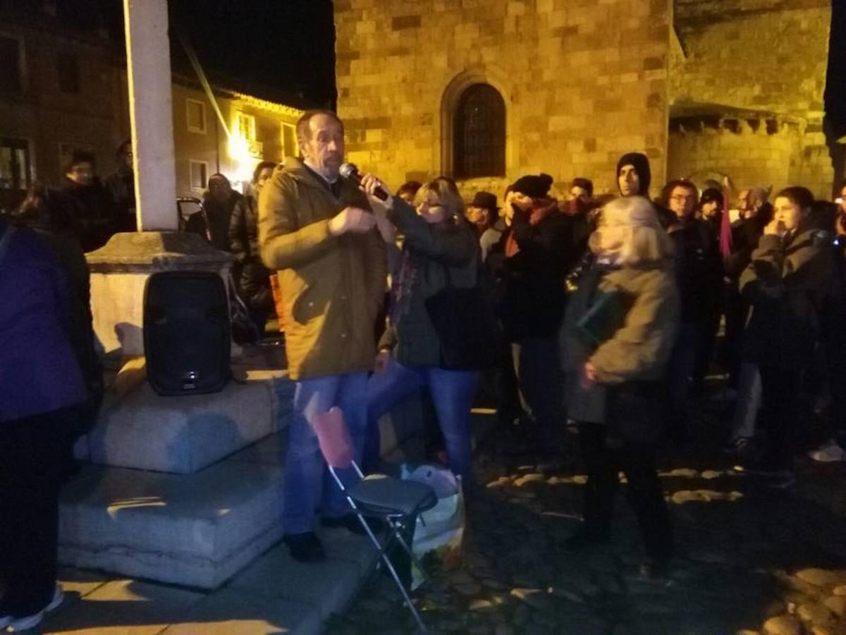 Las movilizaciones contra las obras de la Plaza del Grano continuan en la noche