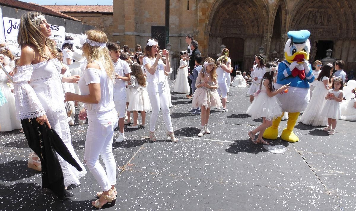 León se ha vestido de blanco durante unas horas.