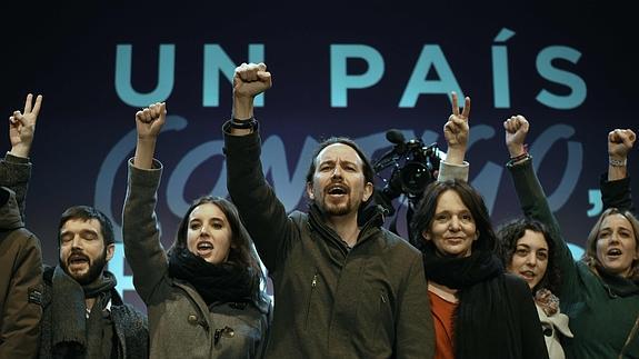 Pablo Iglesias, junto a su equipo la pasada campaña electoral. 