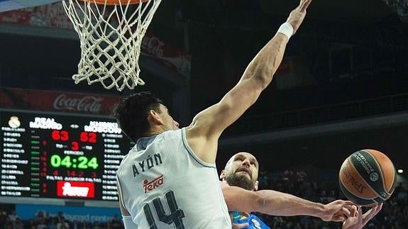 Ayón, durante el partido. 