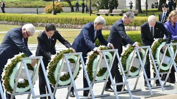 Los ministros de Asuntos Exteriores del G7, entre ellos el estadounidense John Kerry (centro). 