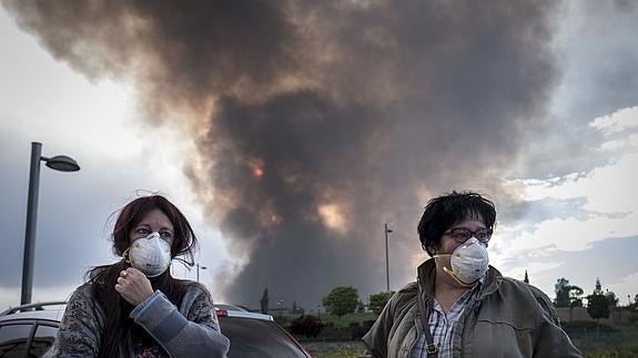 Hay 25 bomberos trabajando en la extinción de las llamas.