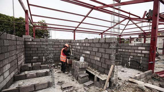 Labores de reconstrucción tras el terremoto que sacudió Ecuador el pasado 16 de abril.