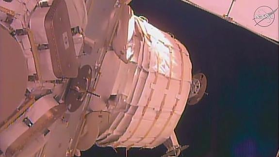 El módulo inflable, unido a la estación.