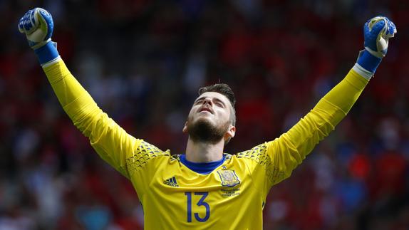 De gea celebra el gol de Piqué. 