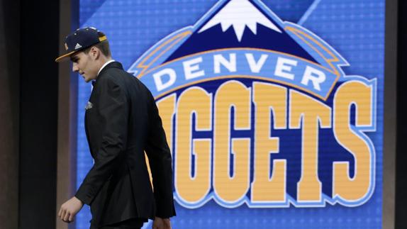 Juancho Hernangómez, con la gorra de los Denver Nuggets. Efe