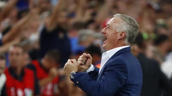 Didier Deschamps, festejando el pase de Francia a la final de la Eurocopa 2016. 