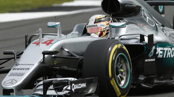 Hamilton, en el circuito de Silverstone. 