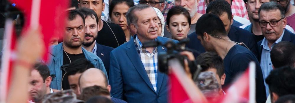 Erdogan se dirige a sus partidarios. 