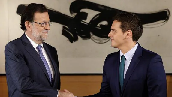 Mariano Rajoy y el líder de Ciudadanos, Albert Rivera. 
