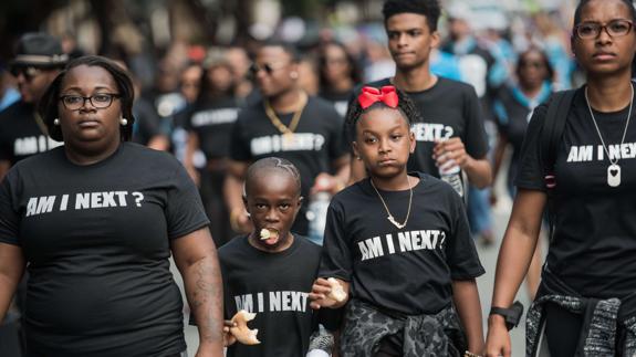 Manifestantes por la muerte de un afroamericano a manos de la Policía en Charlotte (Carolina del Norte).