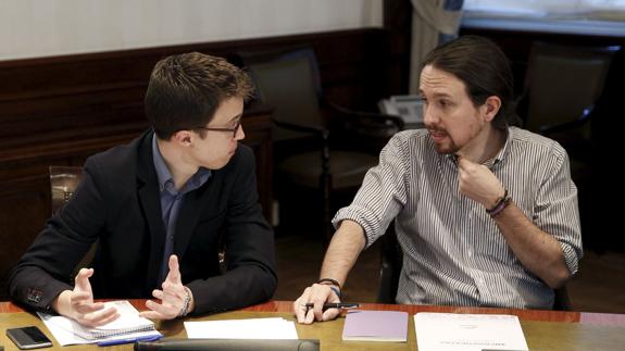 Íñigo Errejón y Pablo Iglesias, durante una reunión.