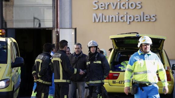 Efectivos de emergencias Hogar Virgen de la Esperanza, en San Sebastián de los Reyes, Madrid.