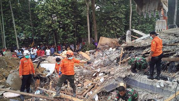 Edificios derrumbados tras el terremoto en Aceph (Indonesia).