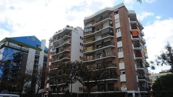 Vista del edificio en el que tuvo lugar el suceso en Marbella.