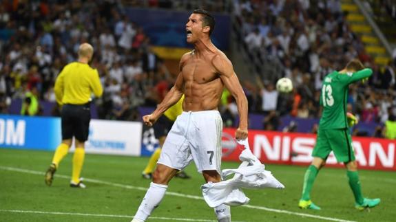 Cristiano celebra el gol de penalti que dio la 'undécima' al Madrid en Milán. 