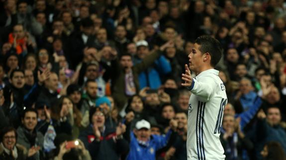 James celebra uno de los goles. 