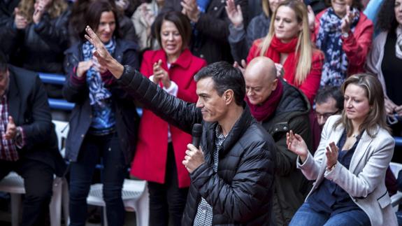 Pedro Sánchez, durante un acto con militantes en Asturias.