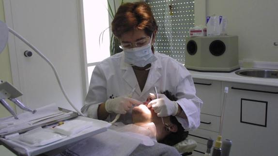 La enfermedad periodontal está muy relacionada con la diabetes. 