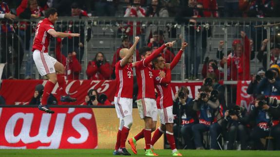 El Bayern celebra uno de los goles. 