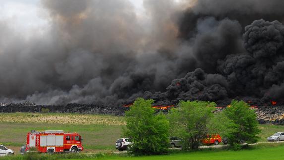 Imagen del incendio del vertedero en mayo.
