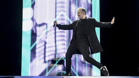 Miguel Bosé, durante un concierto.