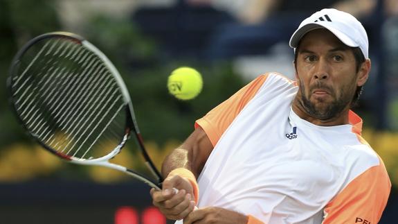 Verdasco devuelve una pelota. 