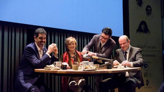 El alcalde de San Sebastián, Eneko Goia, y Joxe Mari Aizega, director general del BCC, han participado en las jornadas. 