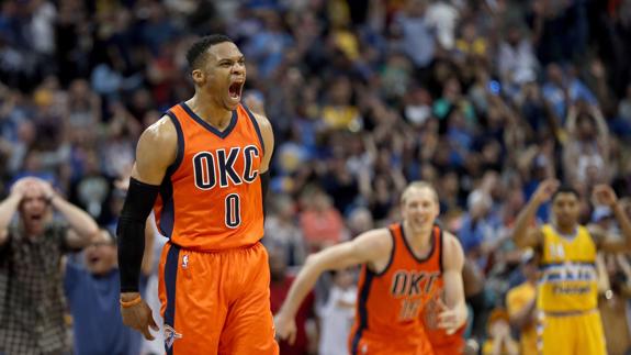 Russell Westbrook celebra su gesta. 