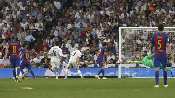 El gol de la victoria del Barça en el clásico. 