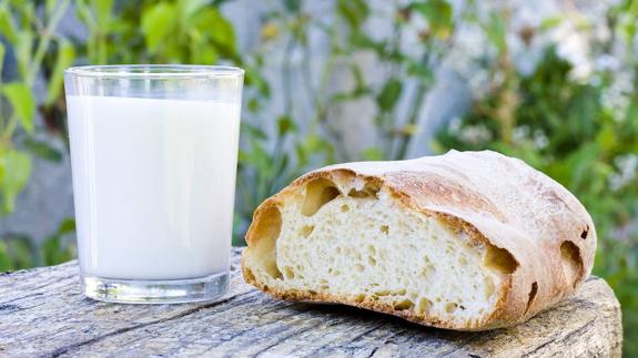 Eliminar el gluten y la lactosa de la dieta, dos de las modas nutricionales que critican los expertos.