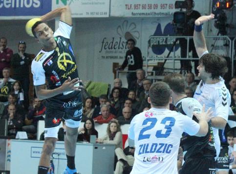 El Ademar volvió a mostrar su mejor cara