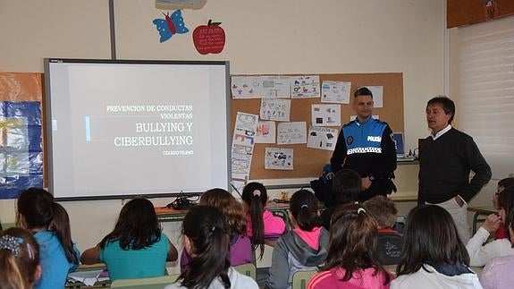 Momento de la charla en el colegio. 