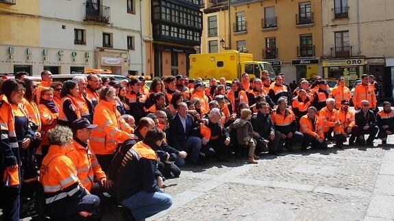 Los voluntarios de Protección Civil posan en San Marcelo con Antonio Silván y Fernando Salguero.