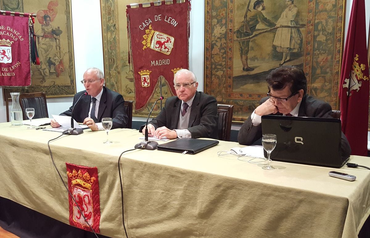 La Casa de León rinde un emotivo homenaje a Ángel González Álvarez