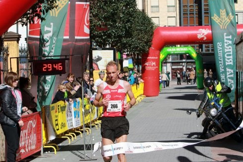 Sergio Sánchez en su llegada a meta