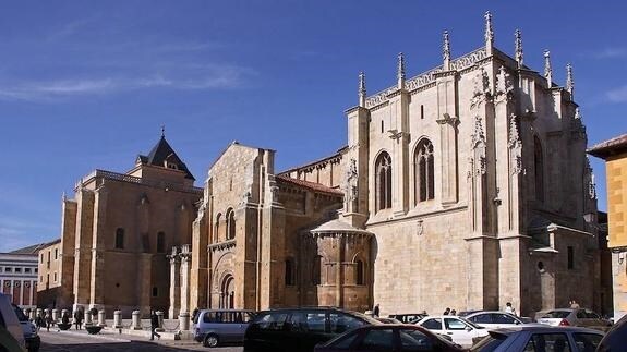 Fachada de la Real Colegiata de San Isidoro de León