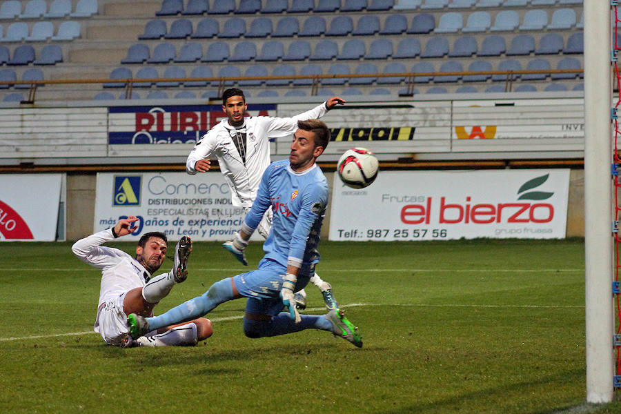 Iosu Villar anotó el último gol que valió tres puntos en el Reino de León