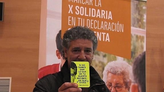 Rafa Guerrero muestra tarjeta a quienes no se implican.